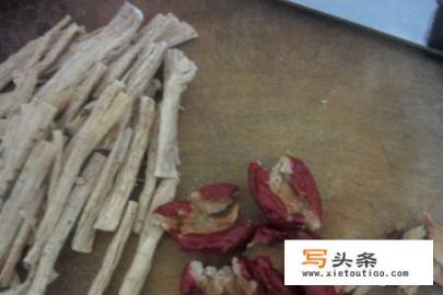 鸡爪煲汤放什么材料好？鸡爪煲汤的做法？