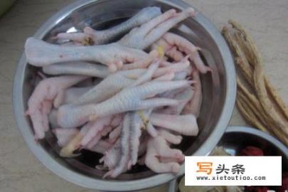 鸡爪煲汤放什么材料好？鸡爪煲汤的做法？