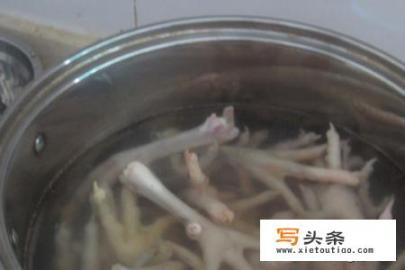 鸡爪煲汤放什么材料好？鸡爪煲汤的做法？