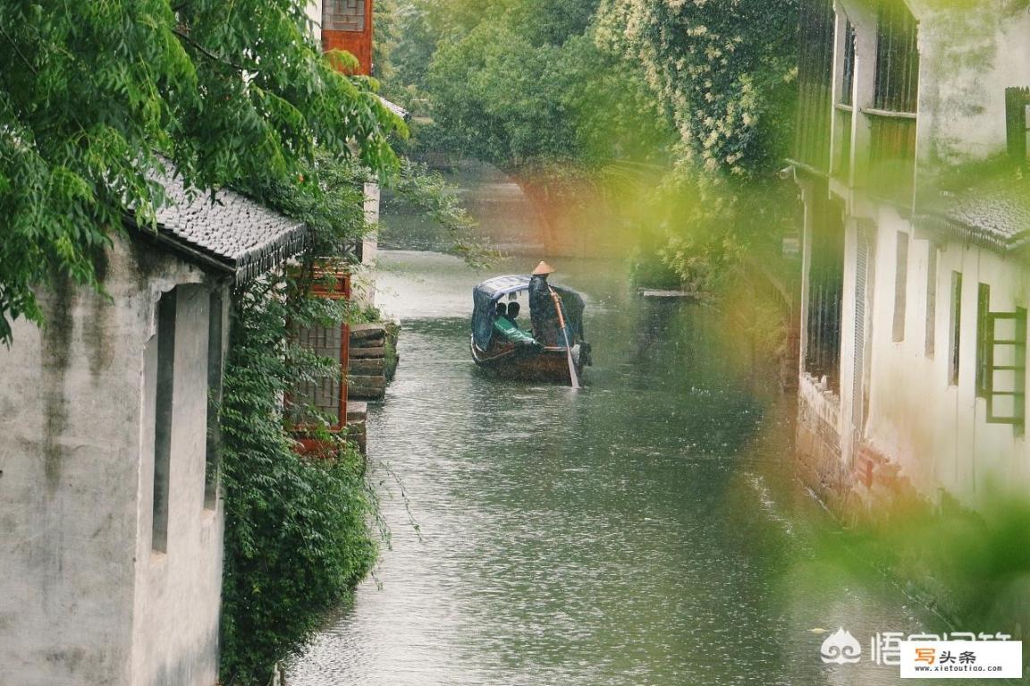 春夏秋冬，各有特色风景，请问各个季节适合哪个地方玩乐耍