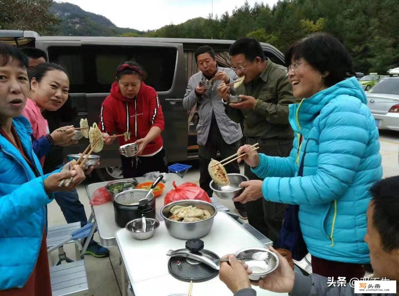 目前这么流行自驾游，是自驾游费用高，还是就座动车去旅游费用高