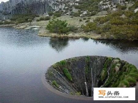 葡萄牙湖面上神秘的“地球破洞”是怎么回事？水流向了哪里