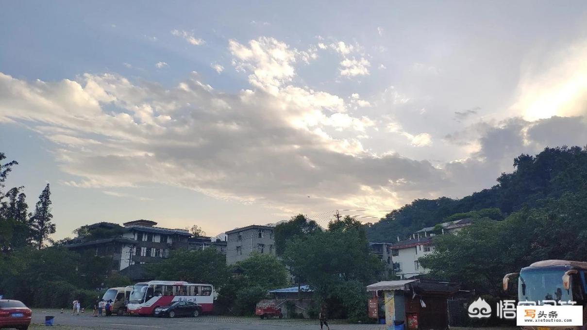 刚来成都不久，请问成都附近哪里可以自驾游跑跑山区小路