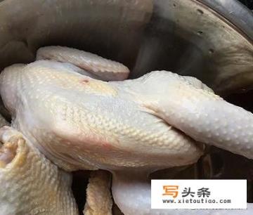 白切鸡用蒸的还是煮的