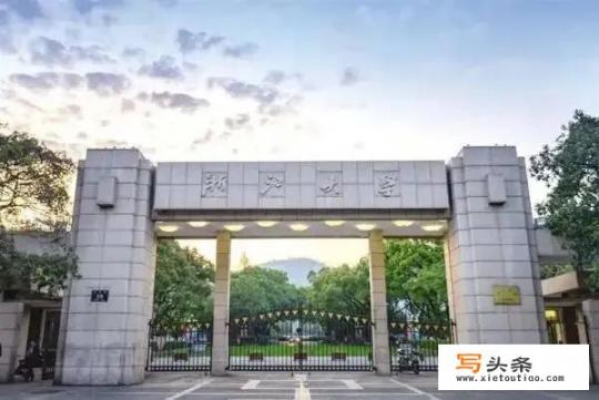 网传浙大强奸犯努某某成绩差，经常出入酒吧私生活混乱，是不是_有哪些女扮男装的小说值得推荐