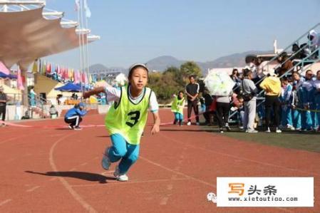 为什么跑步一定要在塑胶跑道上_中小学做了塑胶跑道，没几年破旧不堪，你了解塑胶跑道吗