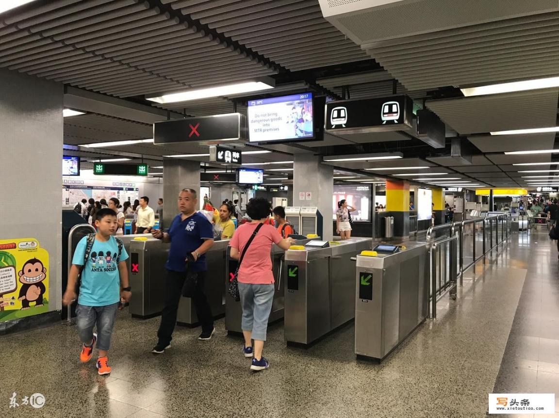 一个人或者一家人来香港玩，来回要消费多少_港澳旅游团报价