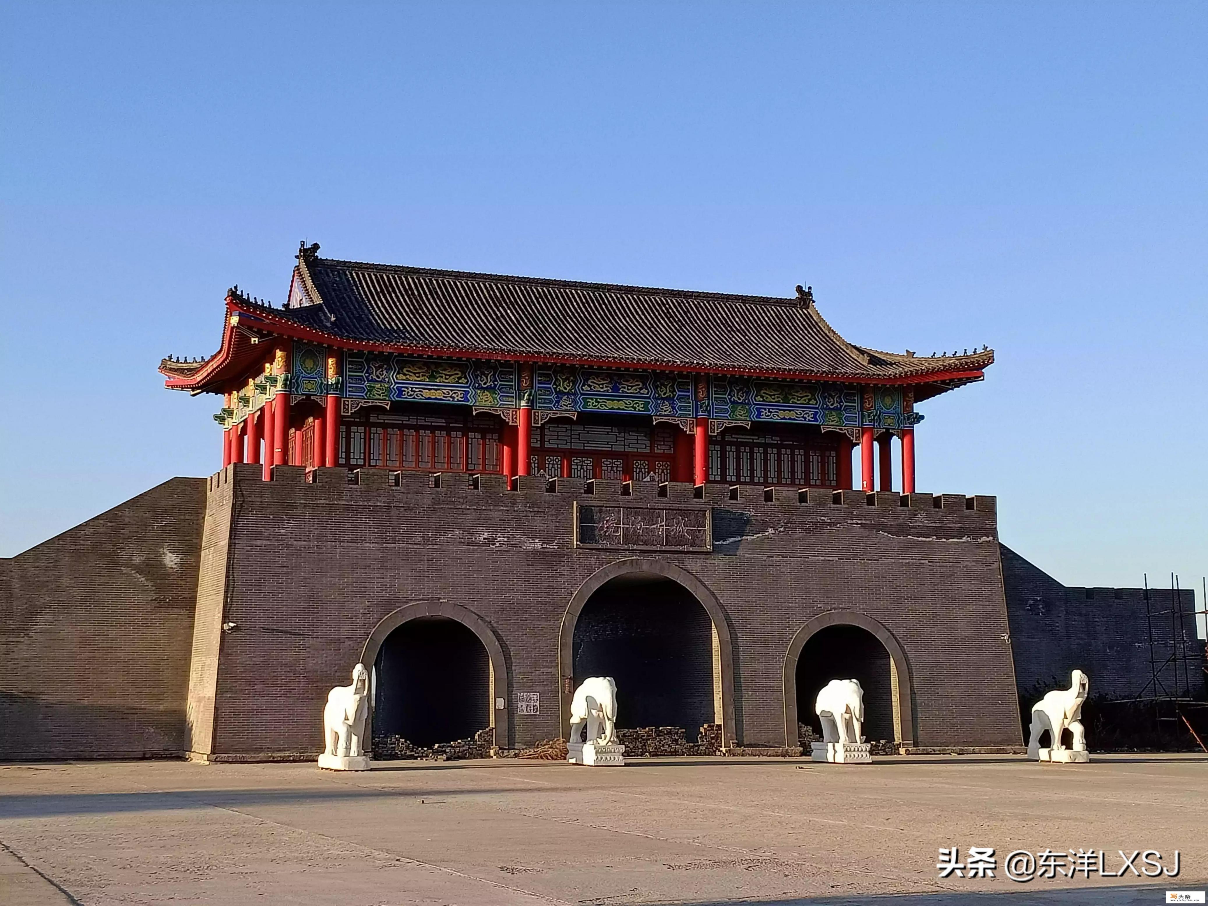 旅游跟团好还是自己去旅游好，各有什么优劣_三亚私家团和跟团的区别