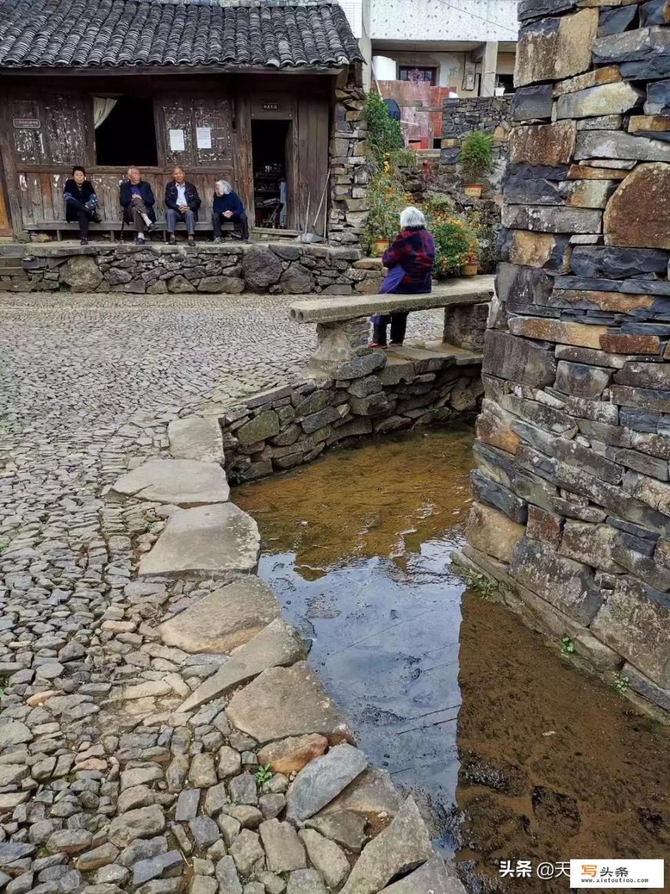 绩溪出发去浙江自驾游，五天左右，路上有啥景点路线，请规划