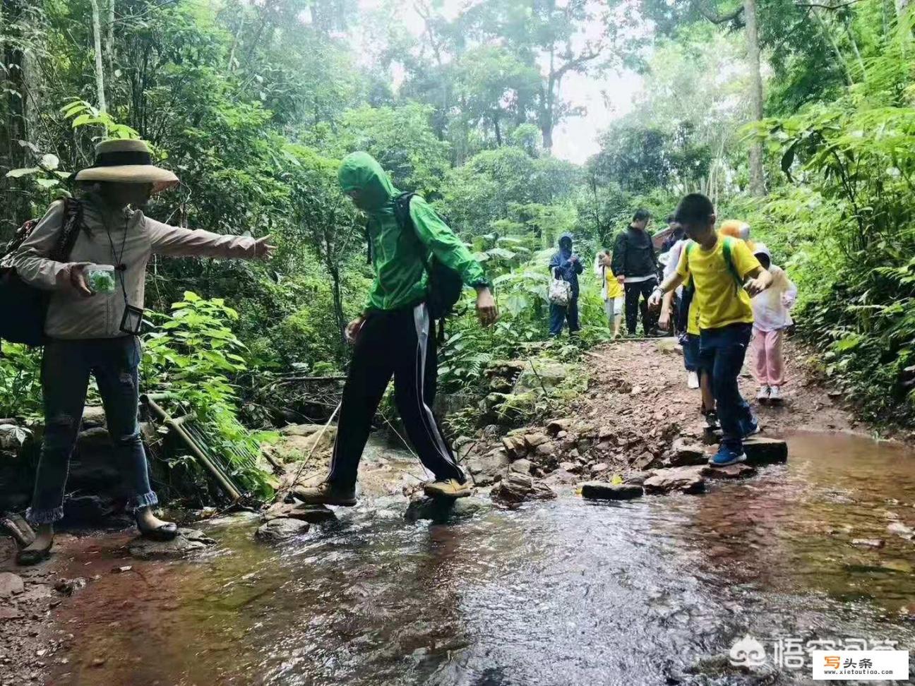 我是四川的，想带一个老年人去外地旅游。去哪里好