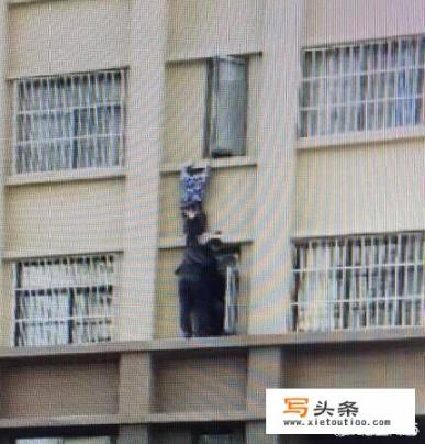 宿州6岁男童被父母留在家，从5楼翻窗，幸被保安托举，对这样的事你怎么看