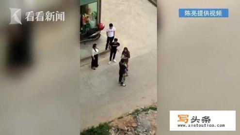 厦门男子亮匕首走向前女友，白衣路人一个“过肩摔”5秒夺刀, 你怎么看？