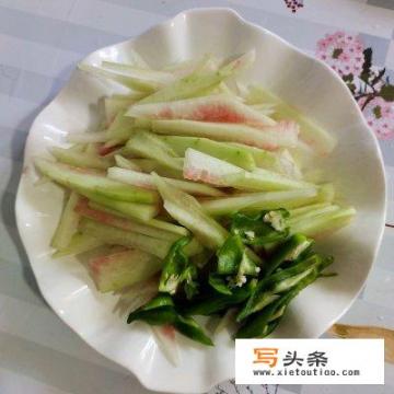 西瓜皮可以炒菜吃吗？怎么做？