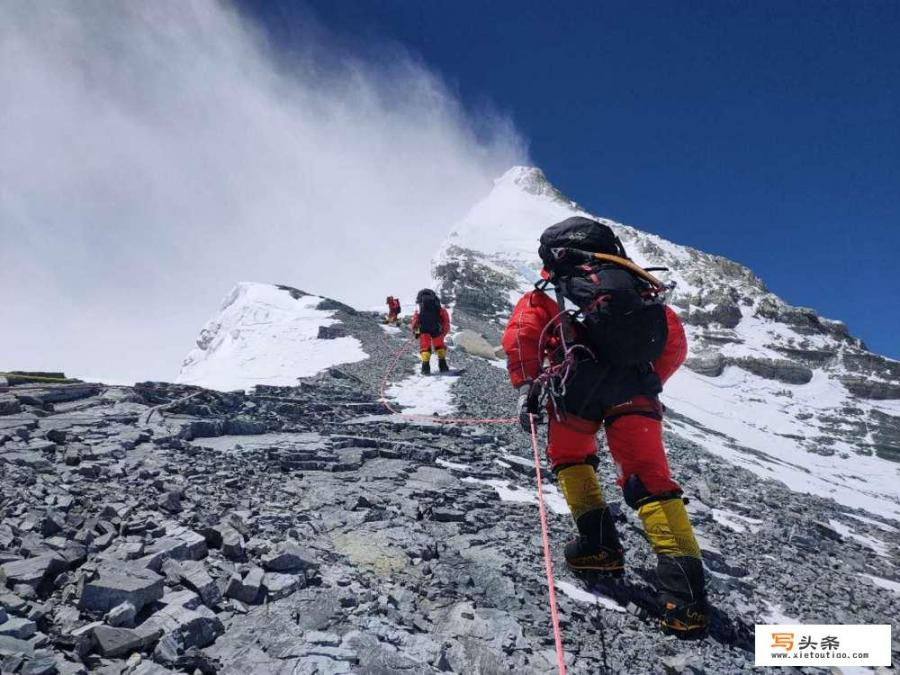 为什么我去丽江的玉龙雪山32次，不管春夏秋冬怎么山上的雪都不化呀？