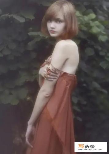 为什么说捷克爱国装饰画家穆夏，是新艺术运动的先锋，简单快乐浪漫？