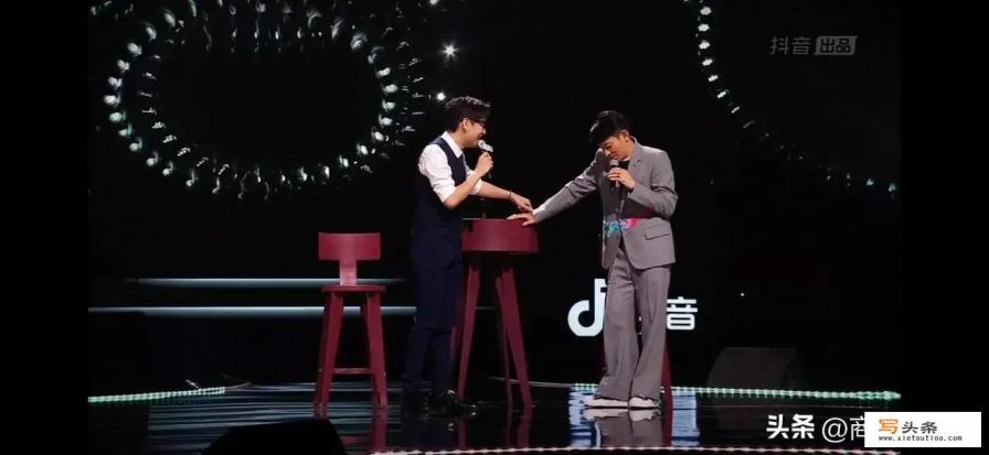刘德华演唱会，关闭打赏，还有场地都要掏钱，他靠什么收入？